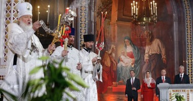 بالصور.. بوتين يشارك فى صلوات المسيحيين الأرثوذكس بعيد "الفصح" بروسيا