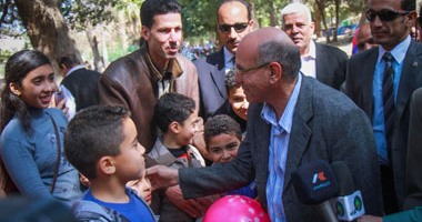 وزير الزراعة يشارك المواطنين الاحتفال بشم النسيم  فى حديقة الحيوان
