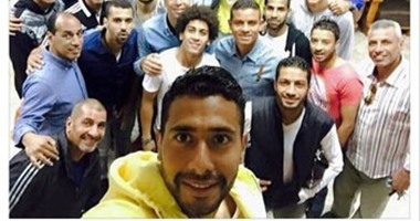هيثم عرابى ينشر صورة "سيلفى" فى الاحتفال بعيد ميلاد ثلاثى الأهلى