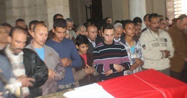 بالصور.. جنازة عسكرية مهيبة فى المنوفية لشهيد انفجار مدرعة الشيخ زويد