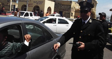 رجال الشرطة بالإسكندرية يشاركون المواطنين الاحتفال بـ"شم النسيم"