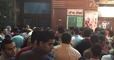 بالفيديو.. حسن الرداد يشعل سينما "مترو" أثناء مشاهدة "زنقة ستات"