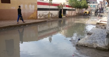 بالصور.. قرية أبيس 2 بالإسكندرية تغرق فى مياه الصرف الصحى