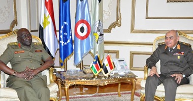 وزير الدفاع يلتقى رئيس أركان الجيش الشعبى لجنوب السودان