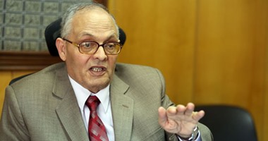 "القابضة الكيماوية" تكرم رضا العدل رئيس الشركة بعد استقالته