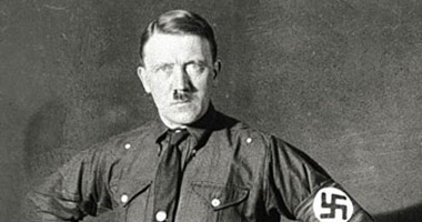 الديلى ميل تنشر صورا مضحكة للزعيم النازى هتلر بسروال قصير