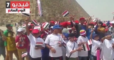 بالفيديو..هيئة الآثار تنظم يوماً للأيتام علي سفح الاهرامات