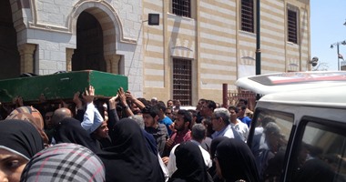 تشييع جنازة طالب "علوم حلوان" الغريق من مسجد السيدة نفسية
