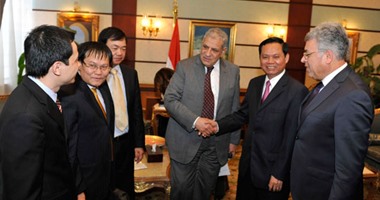 رئيس الوزراء يلتقى عضو اللجنة المركزية للحزب الشيوعى الفيتنامى