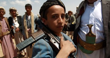 الإندبندنت: الحوثيون يجندون أطفال اليمن لحمل السلاح