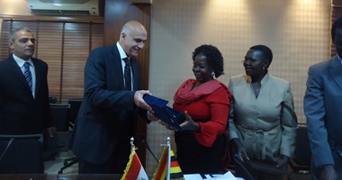 وزيرا سياحة مصر وأوغندا يوقعان مذكرة تفاهم لضمان الاستثمار السياحى