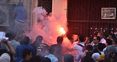 رئيس جامعة القاهرة: 12 مصابا بين أفراد الأمن فى اشتباكات مع طلاب الإخوان