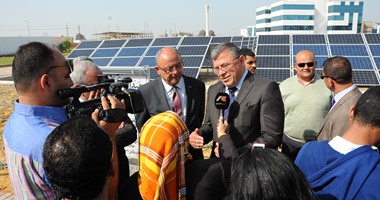 وزير الاتصالات: افتتاح محطة للطاقة الشمسية لتقليل الأحمال بالقرية الذكية