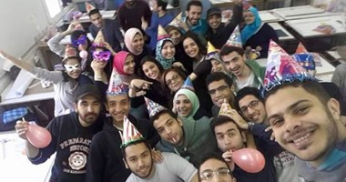 بالصور.. أساتذة هندسة إسكندرية يشاركون الطلبة احتفالاتهم فى اليوم الترفيهى