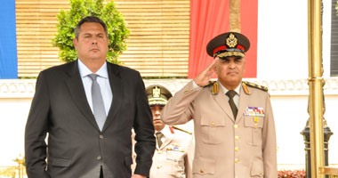 وزير الدفاع اليونانى يغادر القاهرة بعد لقاء الفريق صدقى صبحى