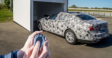 BMW تعمل على صناعة سيارات حديثة يمكن ركنها من على بعد