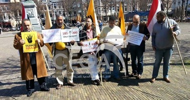 بالفيديو.. محاولات يائسة من عناصر الإخوان بهولندا للاعتداء على المفتى.. وائتلافات الجماعة تنظم وقفة من 6 أشخاص بأعلام رابعة ضد شوقى علام.. وإسلاميون: إرهاب فكرى جديد ضد رمز إسلامى ولا يمت للإسلام بصلة