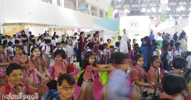 بالصور.. آلاف الأطفال يشاركون فى فعاليات اليوم الثانى من مهرجان الشارقة