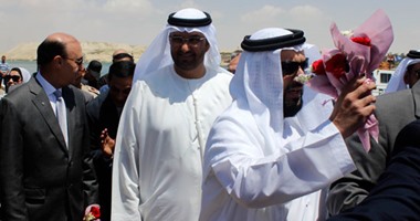 مهاب مميش يصطحب وزير الدولة الإماراتى فى جولة بحرية بقناة السويس الجديدة