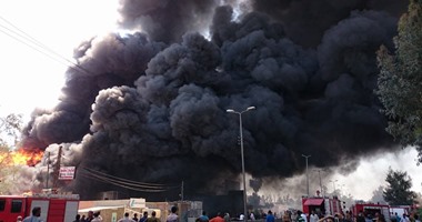 حريق هائل بمصنع صوف يغلق طريق فوة ومطوبس فى كفر الشيخ