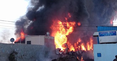بالفيديو.. استخراج 3 جثث متفحمة من حريق مصنع البويات بأكتوبر