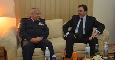 محافظ بنى سويف يزور القاعدة الجوية بدنديل لتقديم التهنئة بعيد تحرير سيناء