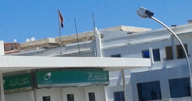 مكتب بريد رأس البر بدمياط يرفع علما ممزقا لمصر