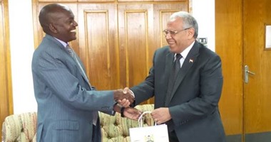 القنصل الكينى يزور جامعة أسيوط لبحث التعاون المشترك بين بلاده والجامعة