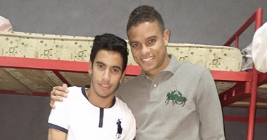 سعد سمير يواسى لاعب الأهلى المُصاب بالرباط الصليبى