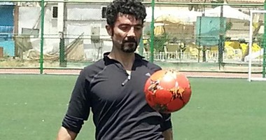 خالد النبوى ينشر صوره أثناء لعب كرة القدم.. ويعلق: "صباح الرياضة"