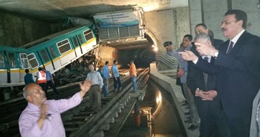 وزير النقل يستمع للشريط الخاص بـ"الصندوق الأسود" لقطار مترو العباسية