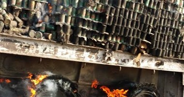 مسلحون يضرمون النار فى شاحنة معلبات غذائية شمال سيناء