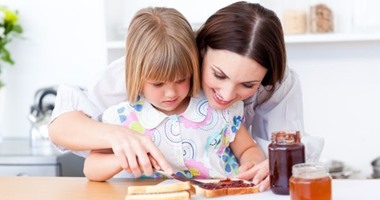 8 أفكار رائعة لوجبات صحية لطفلك..منها رقائق التفاح ومقرمشات الجبن اللذيذة