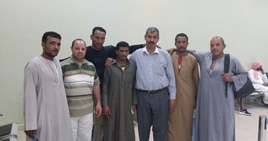 عودة 5 مصريين من اليمن عبر منفذ المزيونة على الحدود العمانية اليمنية