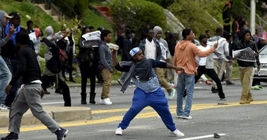 واشنطن بوست :شرطة بالتيمور تلقى القبض على بعض المتظاهرين