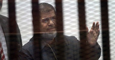 بالفيديو.. بدء محاكمة "مرسى" و10 من قيادات الإخوان فى قضية "التخابر مع قطر"