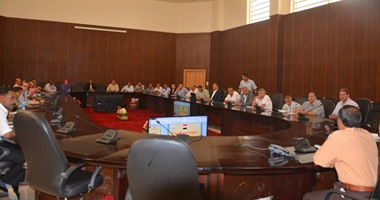 سكرتير عام محافظة البحر الأحمر يعقد اجتماعا لمناقشة آليات مواجهة الفساد