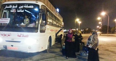 بالصور.. وصول 8 مصريين لعمان عبر حدود اليمن وغرفة عمليات لاستقبال القادمين