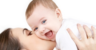 إرشادات للتعامل مع بكاء الرضيع