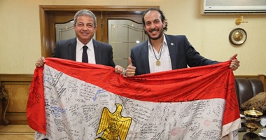 بالصور..وزير الشباب يستقبل الرحالة المصرى "حجاجوفيتش" لمناقشة كيفية دعمه