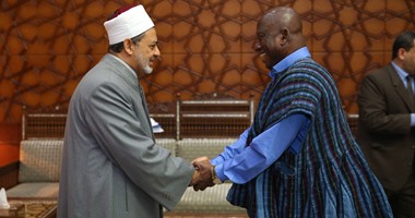 سفير غينيا بالقاهرة: الإمام الأكبر هو حكيم العالم الإسلامى