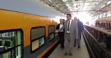 بالصور.. رئيس هيئة السكة الحديد يجرى زيارة مفاجئة لورش الصيانة بطنطا