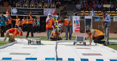 بالصور.. فريق "بور2018" يفوز بالمركز الأول بمسابقة سيارات الطاقة الشمسية