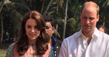 الأمير وليام وزوجته كيت يلتقيان أطفال مومباى فى ميدان "أوفال" الشهير