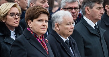 بالصور.. بولندا تحيى ذكرى رئيس راحل وضحايا آخرين فى تحطم طائرة