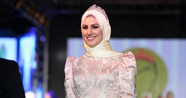 بالصور.. تتويج "سارة حورية" ملكة جمال المحجبات فى مصر لعام 2016