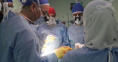 بالصور.. فريق طبى إيطالى ينجح فى إجراء عمليات قلب دقيقة بمستشفيات أسيوط 