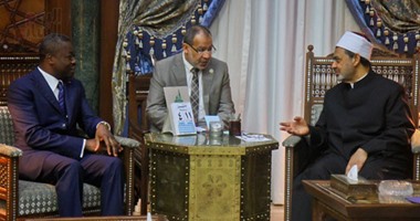 بالفيديو.. رئيس توجو وشيخ الأزهر يتفقان على إرسال قوافل دعوية وطبية لنشر الوسطية