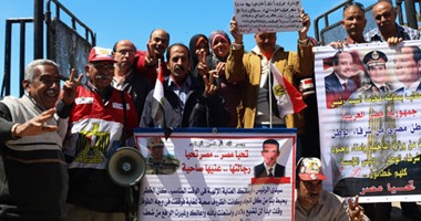 متظاهرو القائد إبراهيم يحتفلون بعودة الطائرة المختطفة