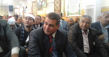 بالصور.. وزير القوى العاملة ومحافظ الشرقية يؤديان صلاة الجمعة بالحسينية